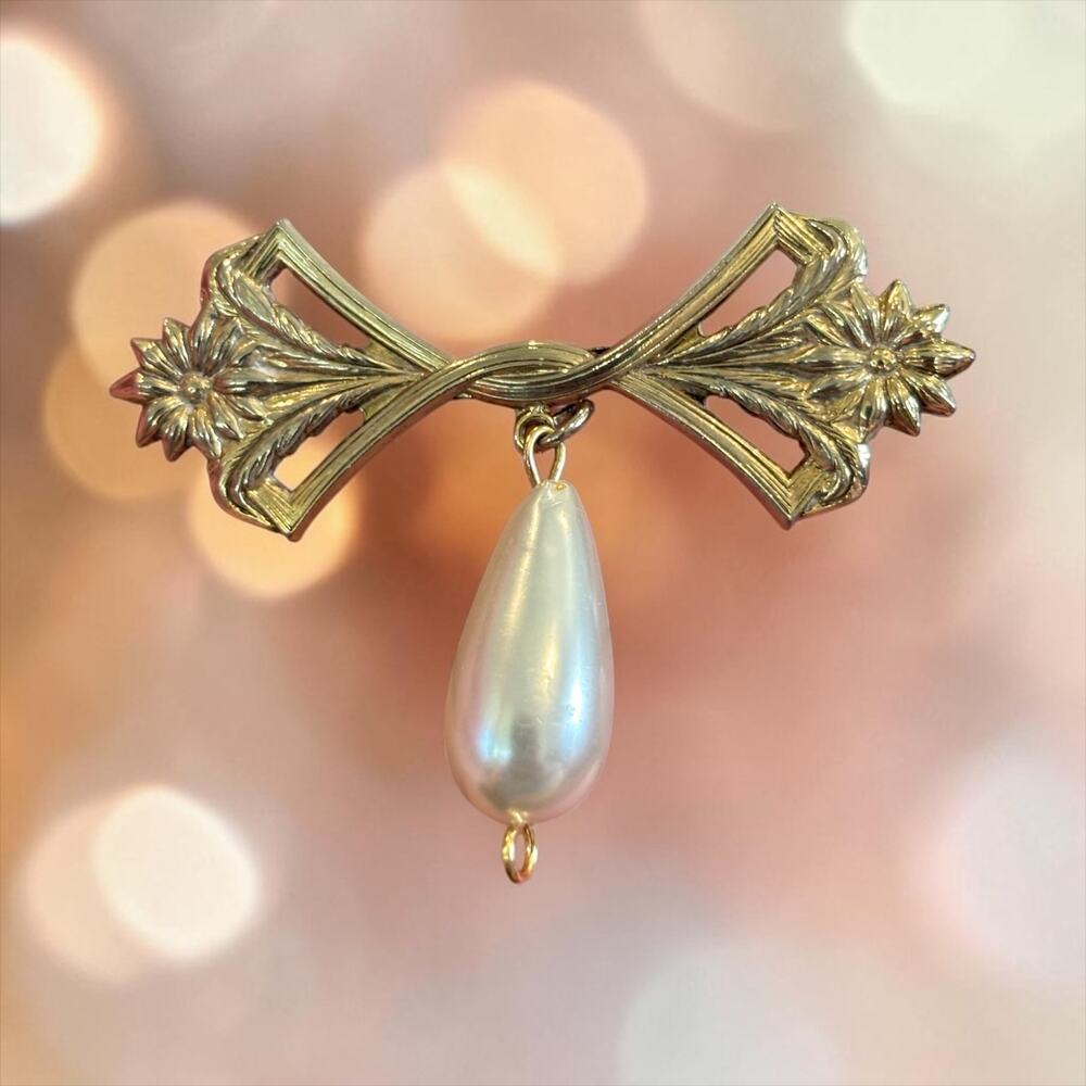 Lillian Vernon Pearl Drop Bow Brooch Gold Tone Floral Romantic Vintage Pin